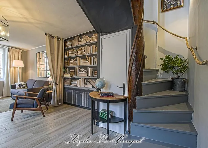 La Venelle Des Greniers A Sel * Honfleur